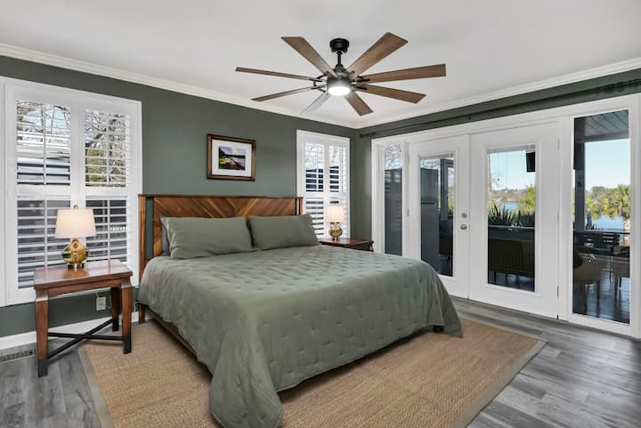 Downstairs Master off Screened Porch with King Bed 