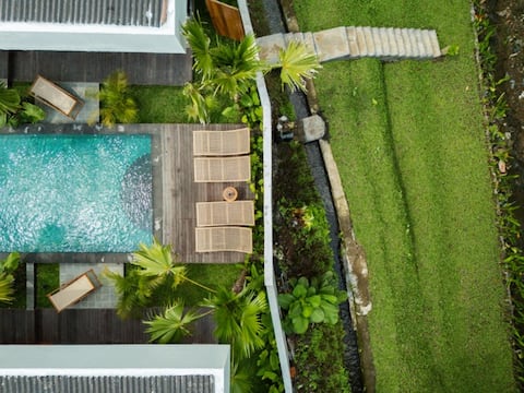 Tranquil Jungle View 4Bed Villa enclosed living AC