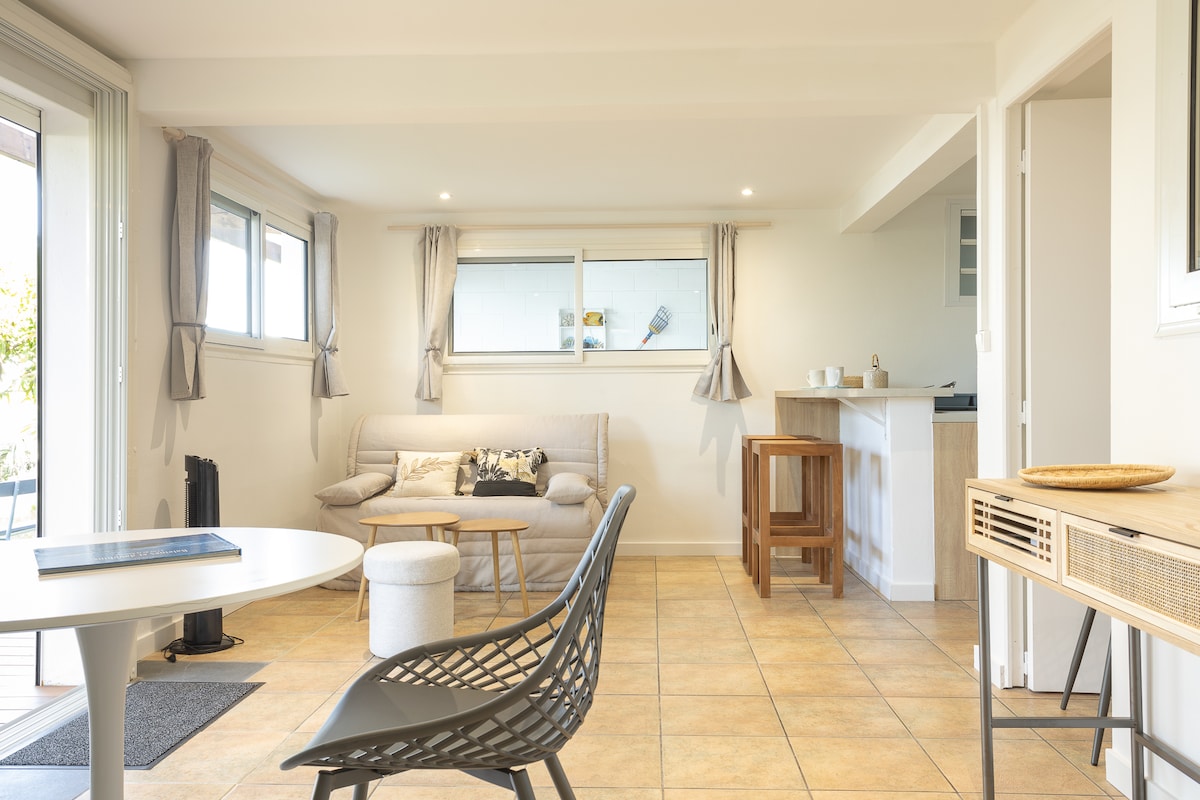 Top Airbnb: Charming 2-room on the ground floor in Saint Leu