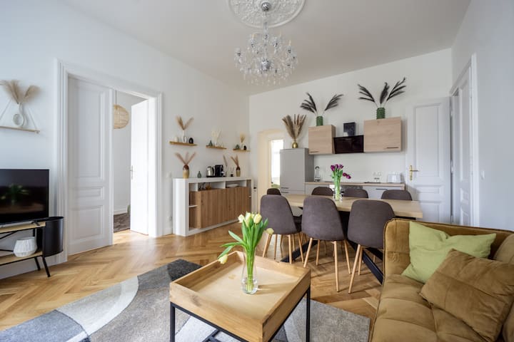 Central elegant Heritage Flat