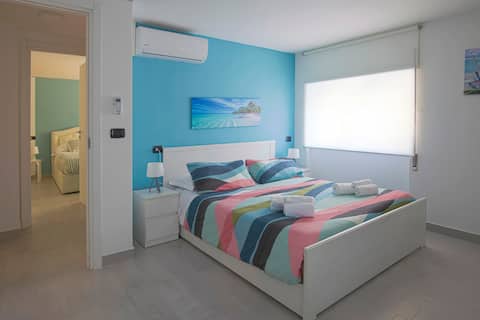 2 suites by the sea in the center and parking space in February