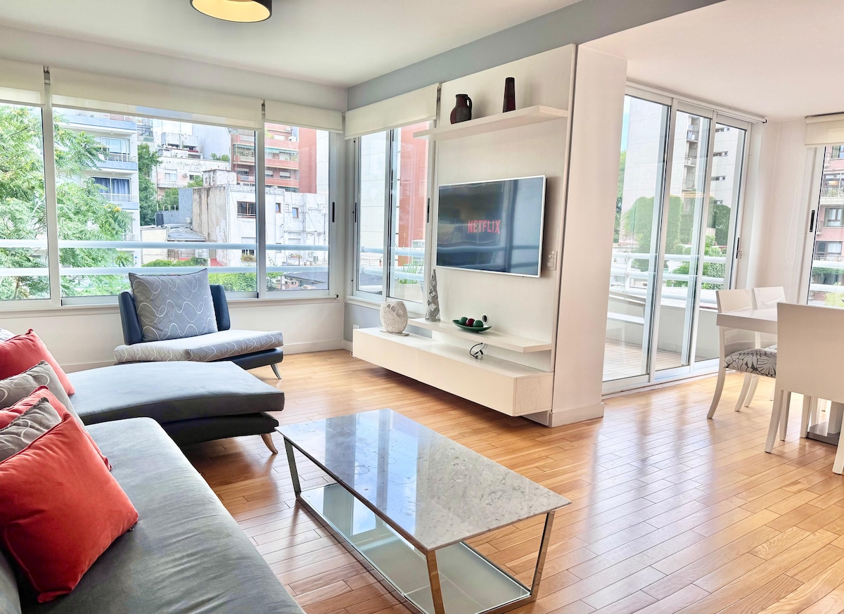 Apartamento de 2 quartos em Palermo, com duas suítes e varanda
