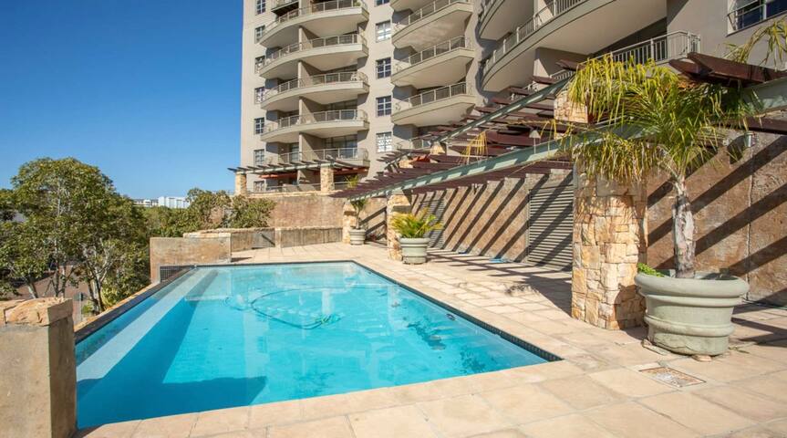 Luxurious 2 bedroom Apartment gallery image 2