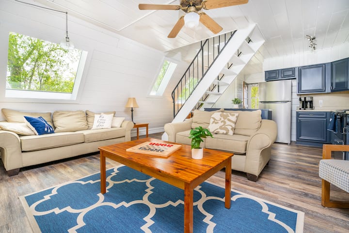 Lake Michigan Beach Cottage + Pool + Games - Stevensville, MI