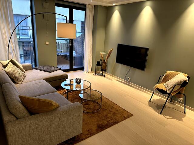 Moderne leilighet med med byens beste takterrasse gallery image 2