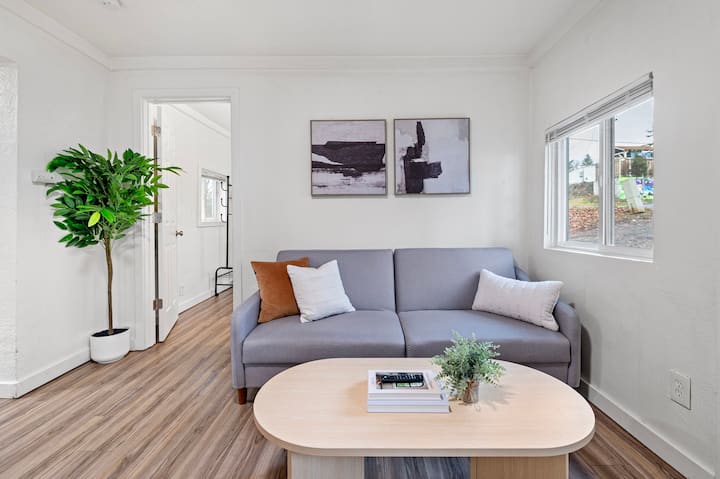 Charming Bremerton Cottage - Bremerton, WA