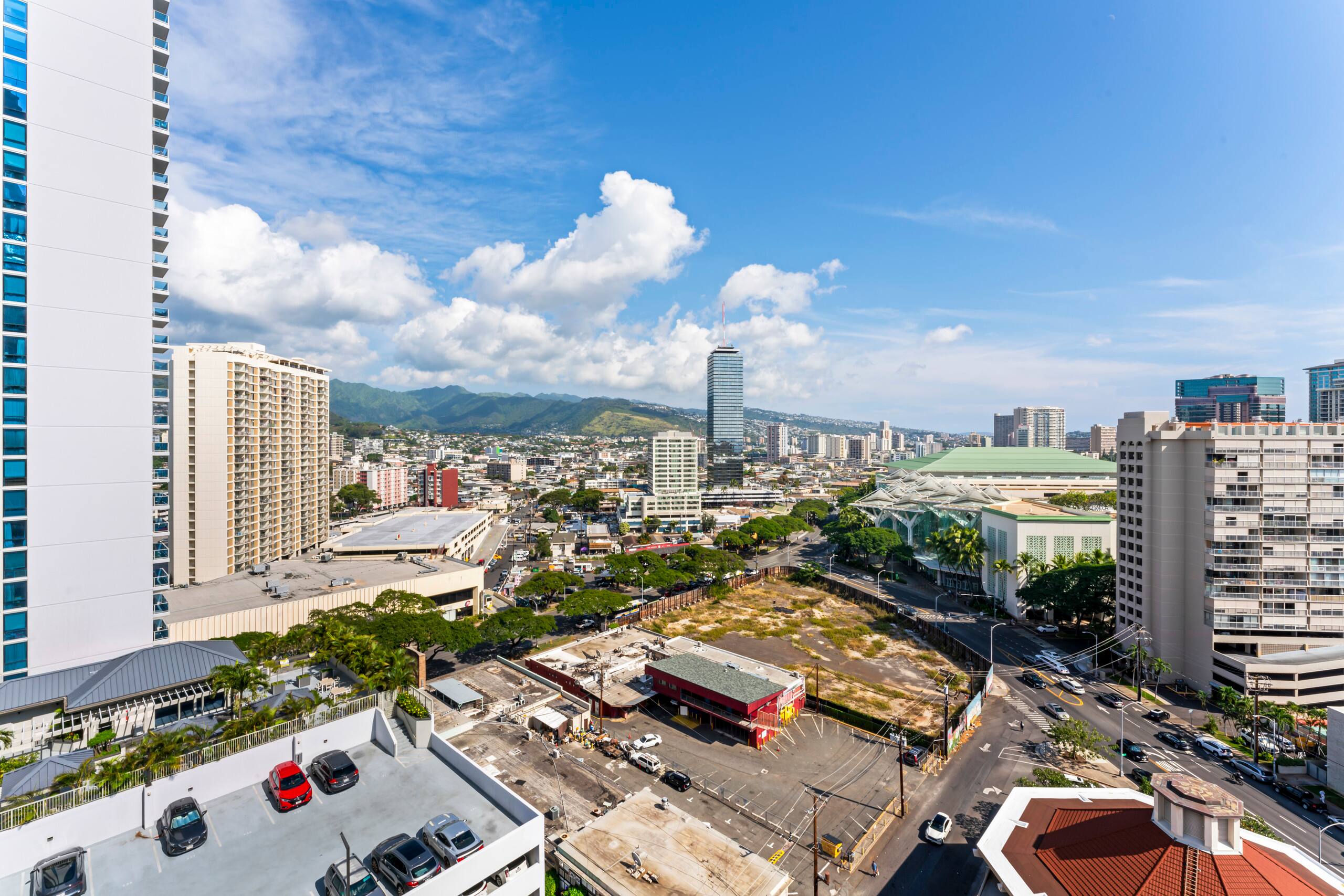 Condo in Honolulu · ★4.77 · 1 bedroom · 2 beds · 1 private bath - Image 20