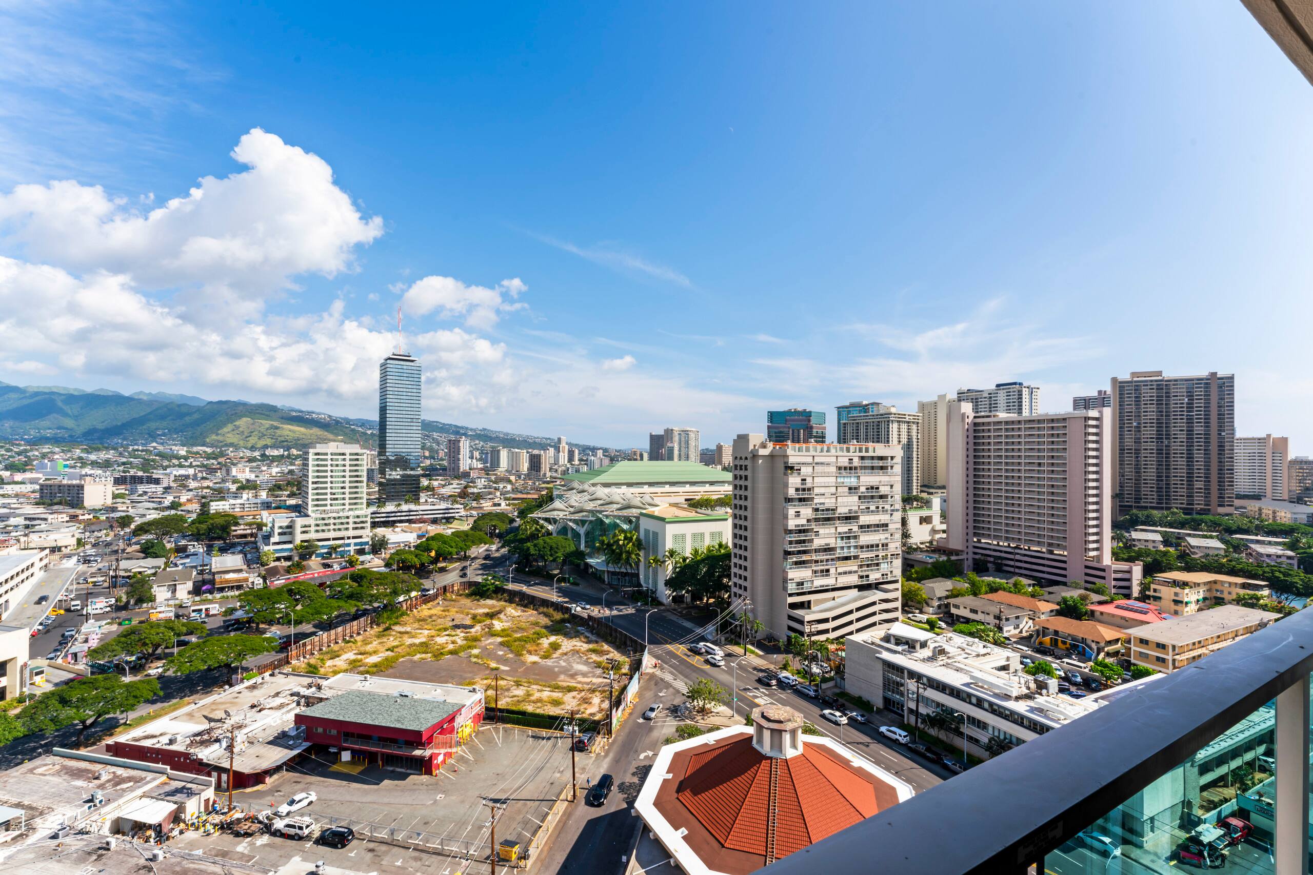 Condo in Honolulu · ★4.77 · 1 bedroom · 2 beds · 1 private bath - Image 21