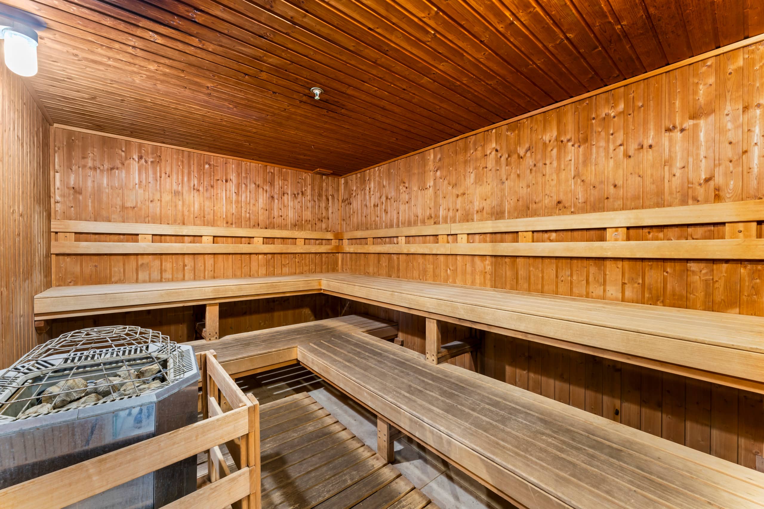 Condo in Honolulu · ★4.94 · Studio · 2 beds · 1 private bath - Image 13