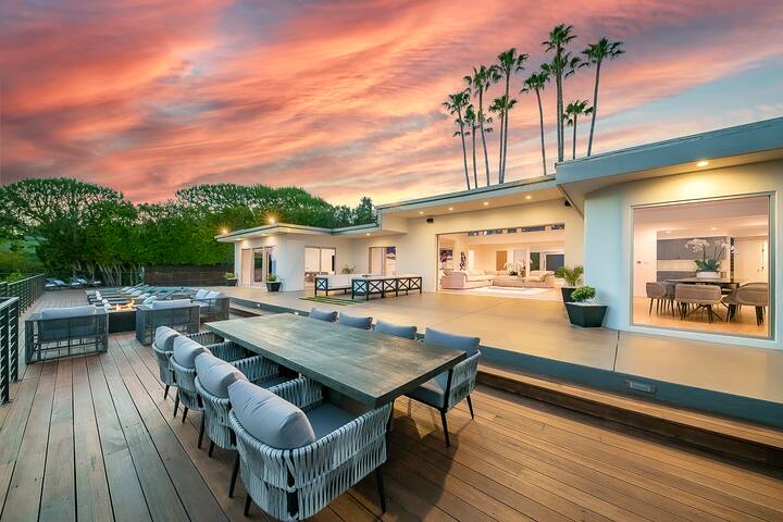 Stunning Modern Estate in BH | Pool, Spa, & Views gallery image 2