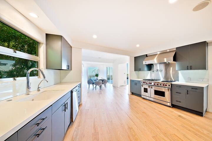 Stunning Modern Estate in BH | Pool, Spa, & Views gallery image 5