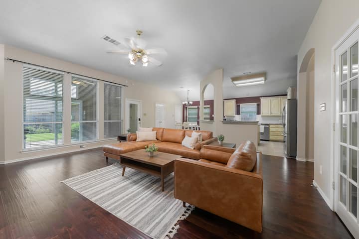 Harmonest: Bright 3br Frisco Home W/meditation Bed - Plano, TX