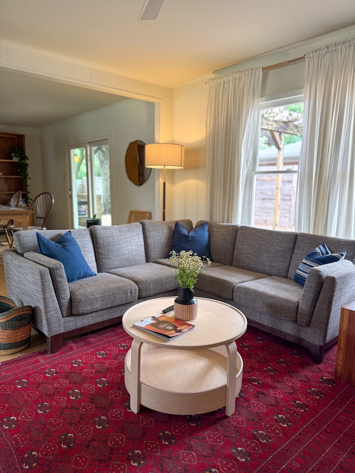 Walk To Georgetown Square | Bright 3br W Backyard - Georgetown, TX