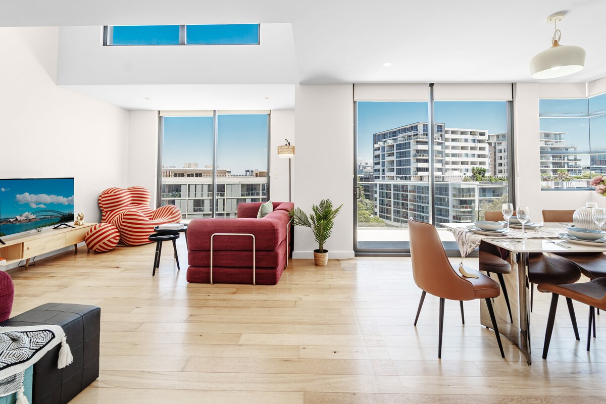 Top performing Airbnb: Spacious Mascot Loft Apartment Near Train Station in Mascot