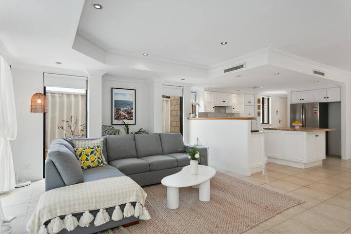Entire Home Steps to Sorrento Beach gallery image 2