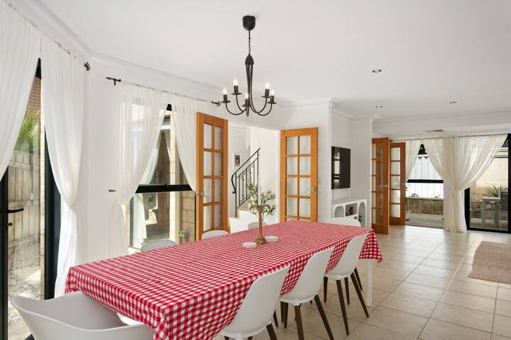 Entire Home Steps to Sorrento Beach gallery image 4