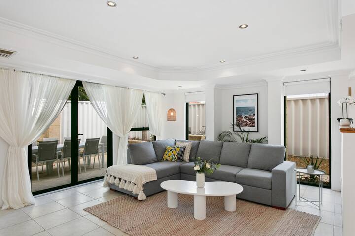 Entire Home Steps to Sorrento Beach