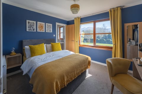Double Ensuite Bedroom with Mountain View