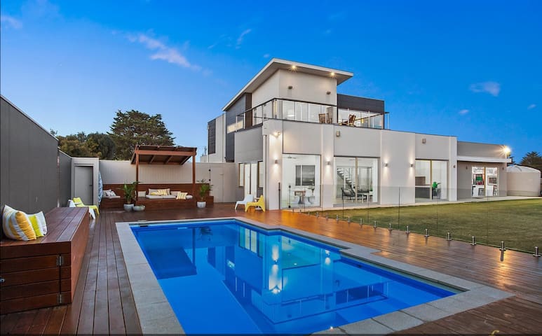 Luxury Big Sky Lodge – Coastal Views