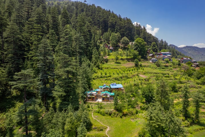 Jacuzzi with Valley view, Jibhi | Duplex chalet