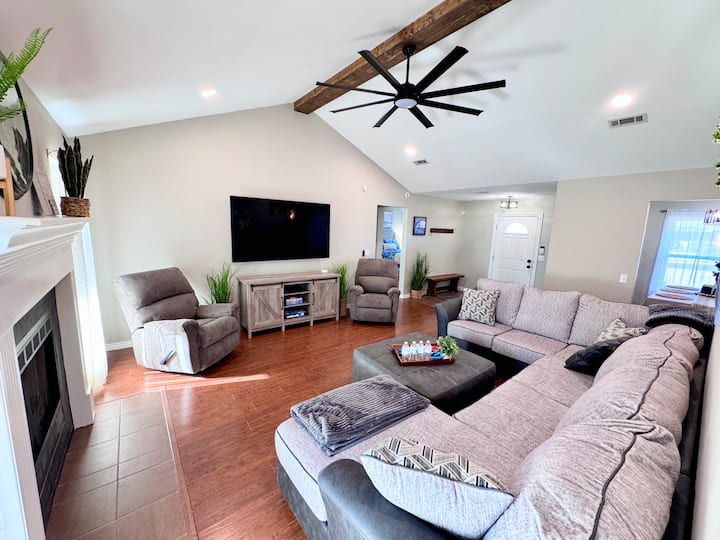 Cozy Home W/detached Game Room, Ev Charging & More - Lowell, AR