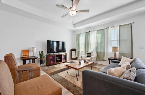 Brand New Scenic|COTA|Tesla|Airport| 20m Downtown
