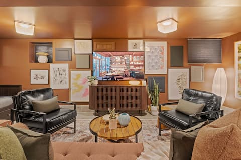 NYC Neighbor Duplex Delight (35 mins w/ Parking)