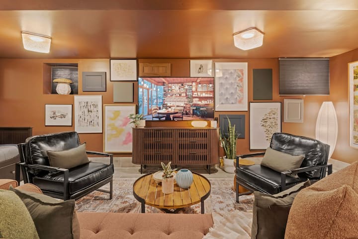 NYC Neighbor Duplex Delight (35 mins w/ Parking)