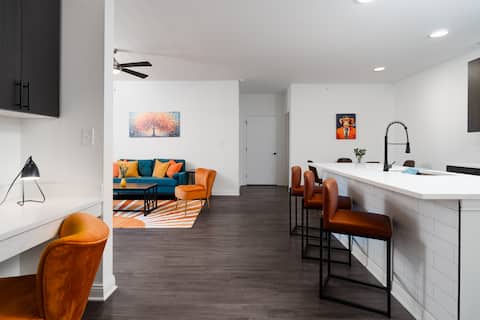 20 mins DT | Sleeps 5 | Radiant Vibes Spacious Gym