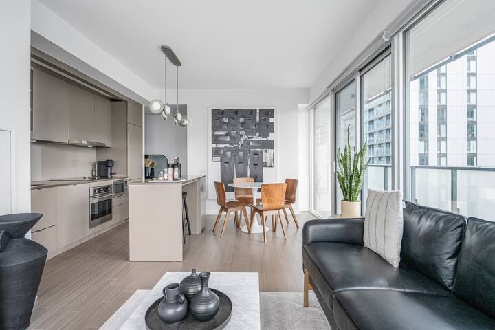 High-Floor Luxury w/ 2 King Beds, Parking, A+ View gallery image 4