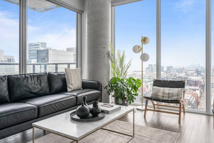 High-Floor Luxury w/ 2 King Beds, Parking, A+ View gallery image 3