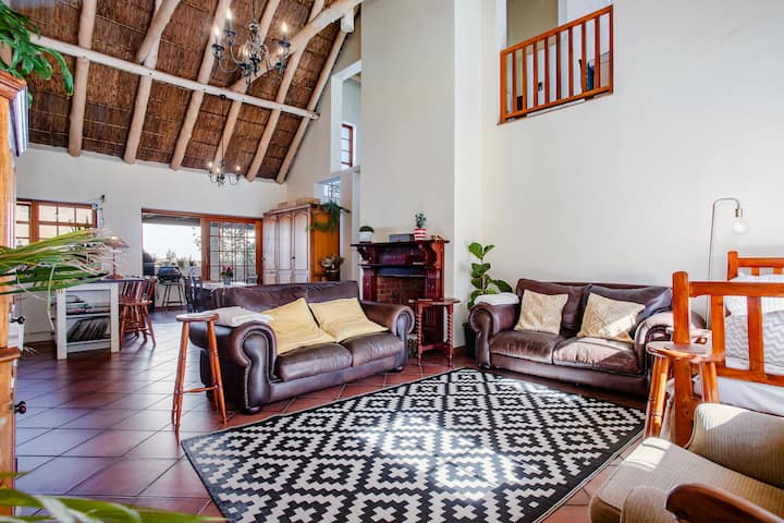 Winelands Escape On Secure Estate With Stoep Spa - 웰링턴