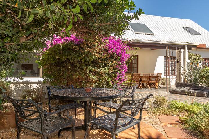 Hidden gem – 4 bedroom family home close to beach. gallery image 4