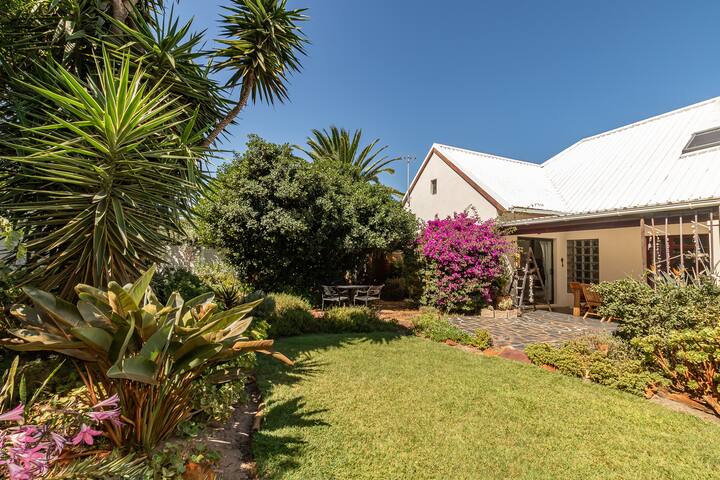 Hidden gem – 4 bedroom family home close to beach. gallery image 2