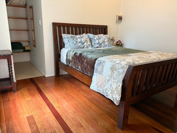 Vrlo udoban bračni krevet (1,6x2)