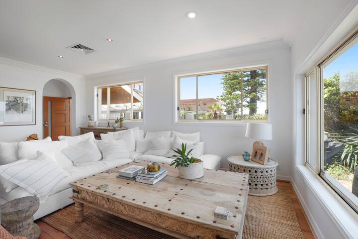 Absolute Beachfront Luxury in Narrabeen gallery image 5