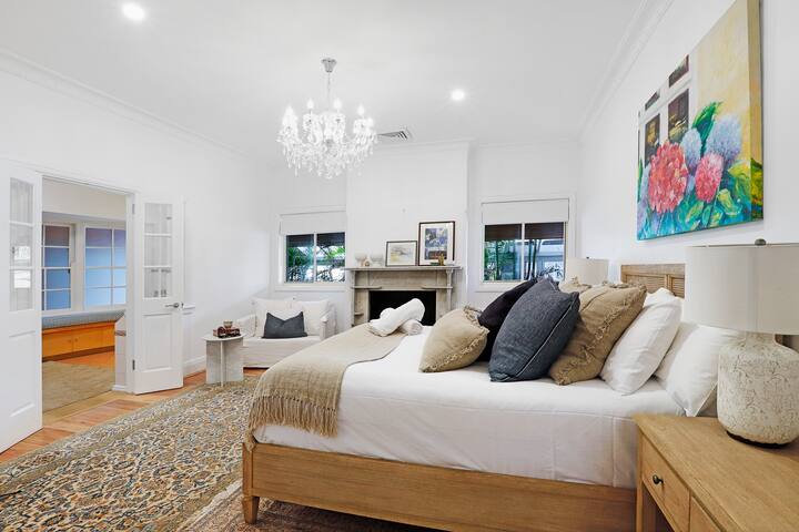 Absolute Beachfront Luxury in Narrabeen gallery image 3