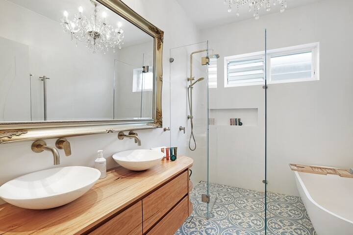 Absolute Beachfront Luxury in Narrabeen gallery image 4