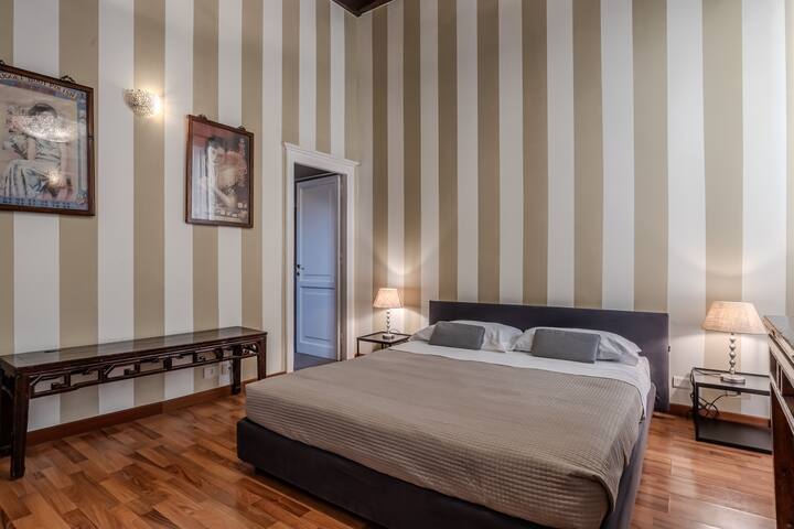 Trevi Fountain – Spanish Steps, 7 guests gallery image 4