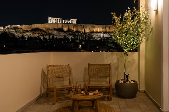 Elegant Skyline Penthouse Acropolis View 3BR|2BA gallery image 2