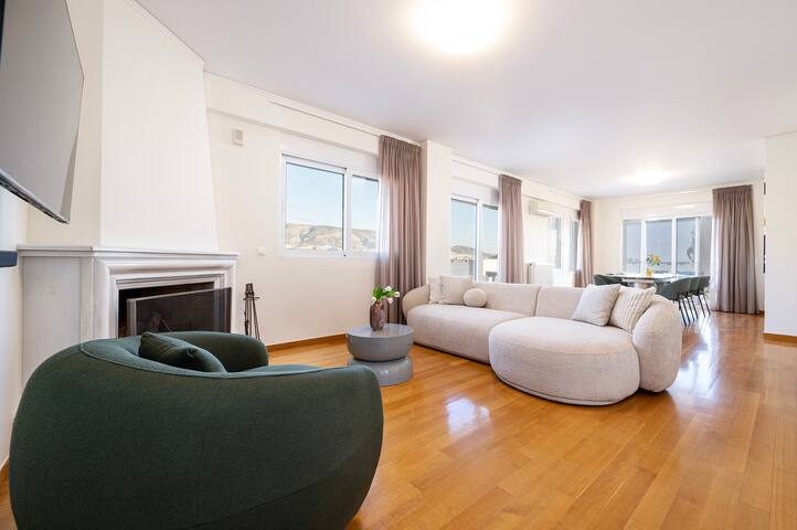 Elegant Skyline Penthouse Acropolis View 3BR|2BA gallery image 4