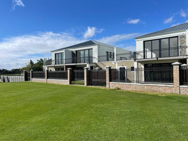 Cape Town Table Mountain Views – African Aloe gallery image 2