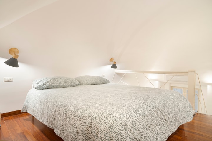 Kitanda mara mbili kwenye mezzanine
