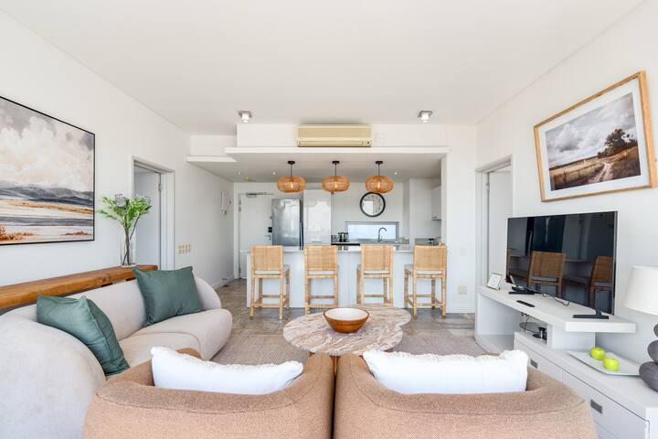 2 Bedroom Penthouse on the Cape Town Foreshore gallery image 3