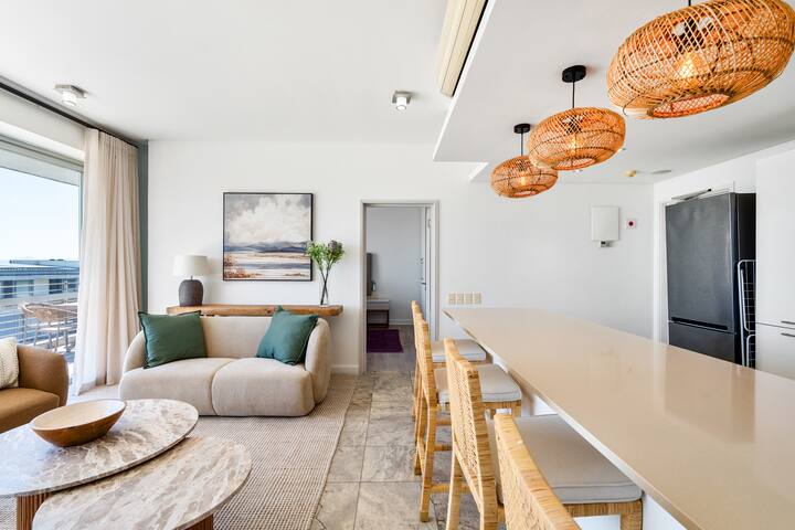 2 Bedroom Penthouse on the Cape Town Foreshore gallery image 2
