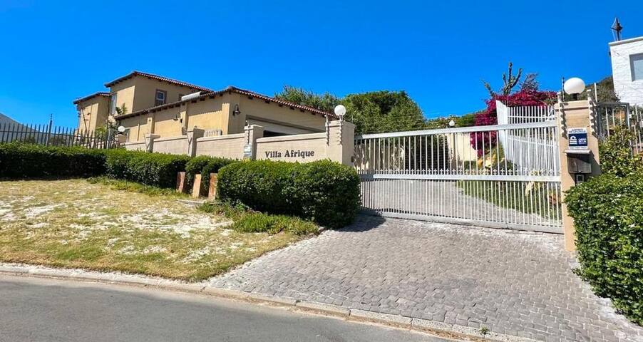 6 bedroom Villa Afrique gallery image 2