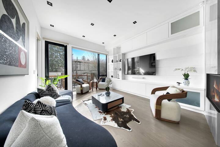 Designer 6 Bedroom Sanctuary in Davisville gallery image 4