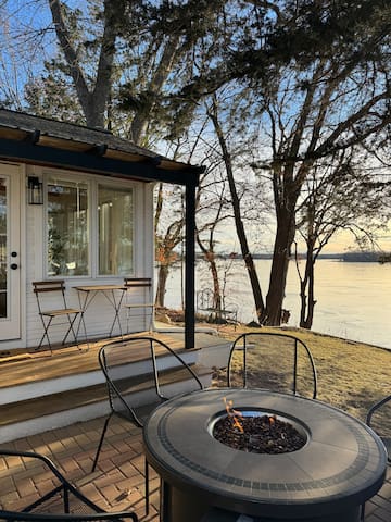 Cozy Lakefront Cabin, 60 min from Twin Cities