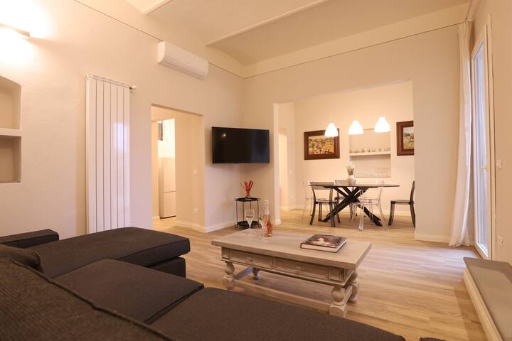 Pergola Theatre Apartment gallery image 2