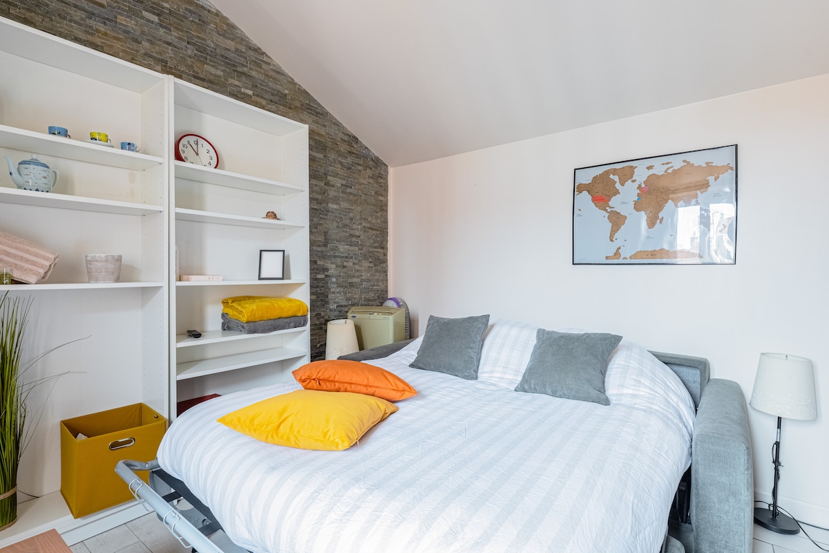 Sofá cama convertible nuevo (cambiado a finales de octubre de 2025): 140x190 cm